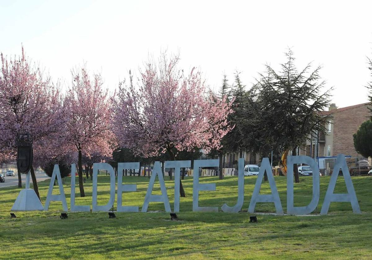 Los jardines de entrada en el municipio, la tarjeta de presentación 'verde' de Aldeatejada.