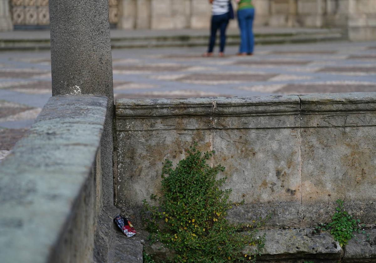 Una papelera monumental