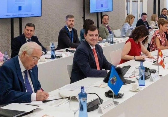 Mañueco en un momento de la Conferencia de Presidentes celebrada este viernes en Barcelona.