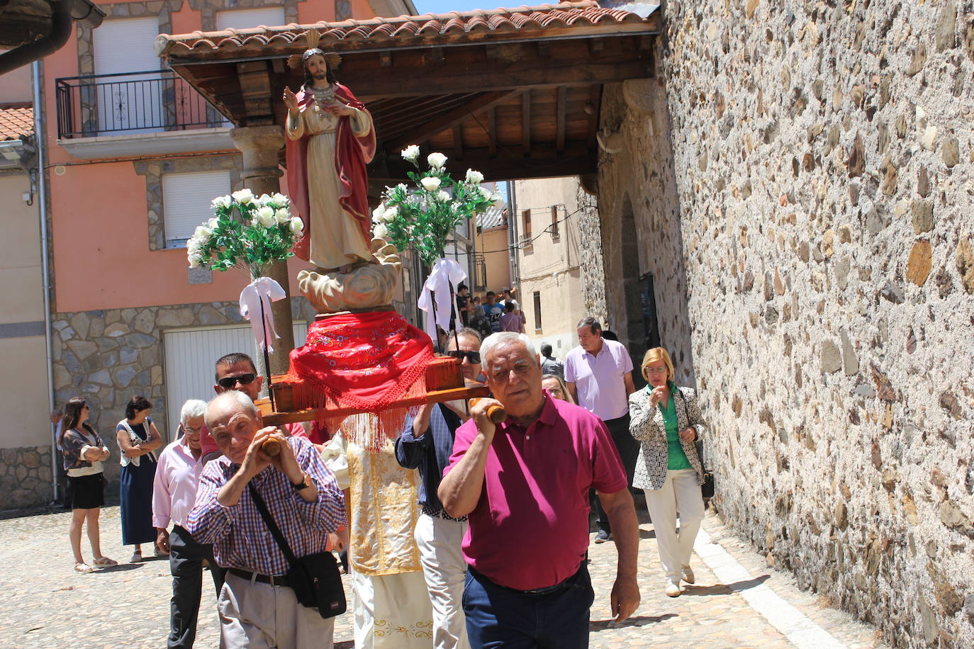 El Cabaco se viste de folclore serrano por La Emperrá