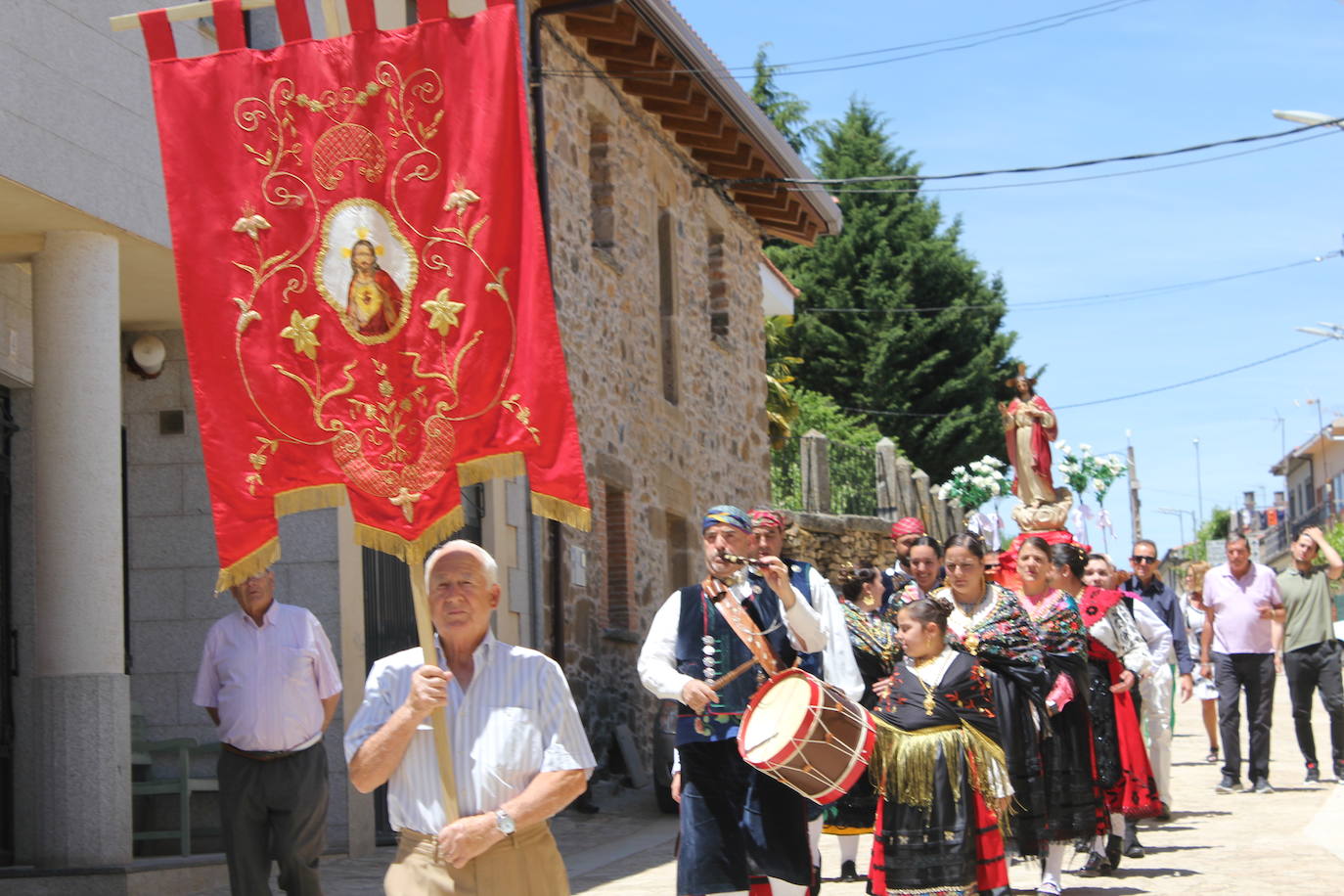 El Cabaco se viste de folclore serrano por La Emperrá