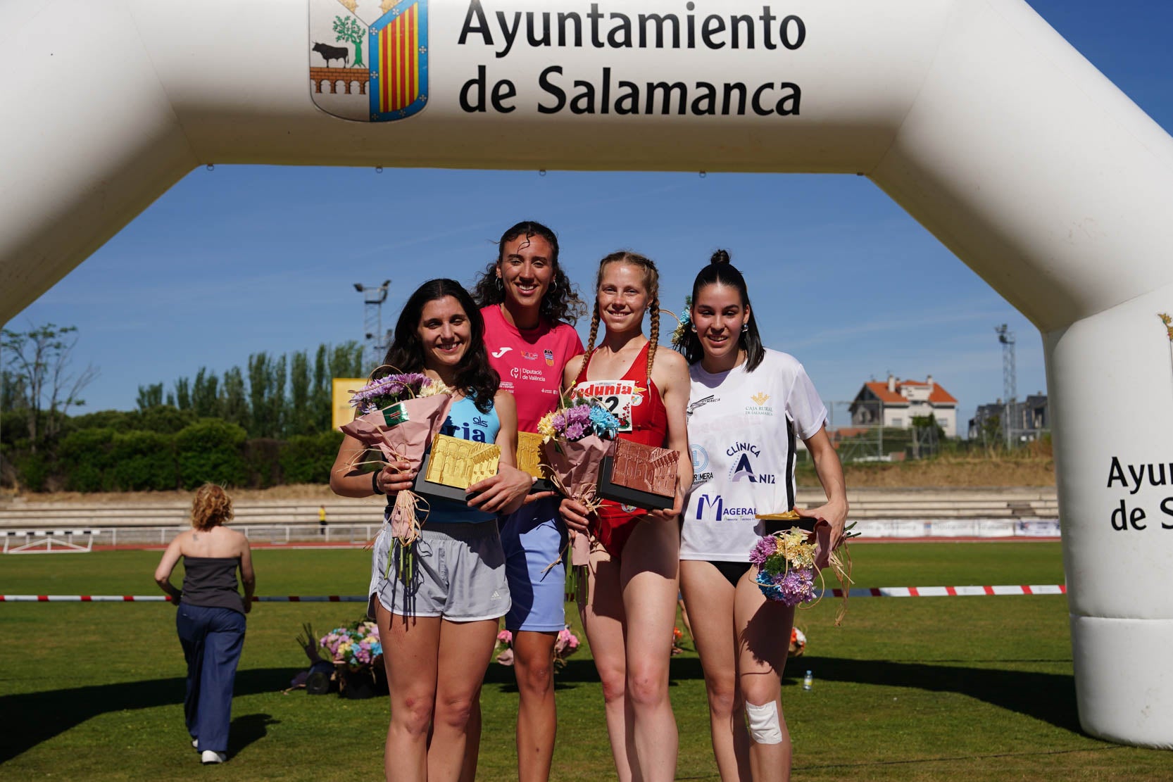 Las mejores imágenes de una gran tarde de atletismo en Las Pistas del Helmántico