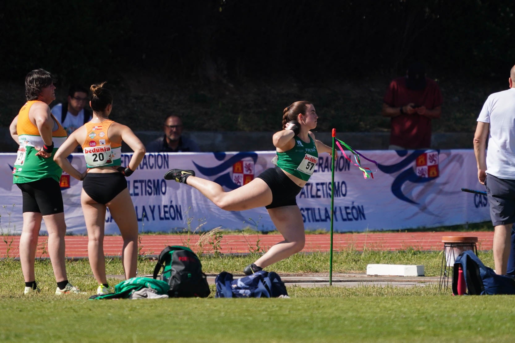 Las mejores imágenes de una gran tarde de atletismo en Las Pistas del Helmántico