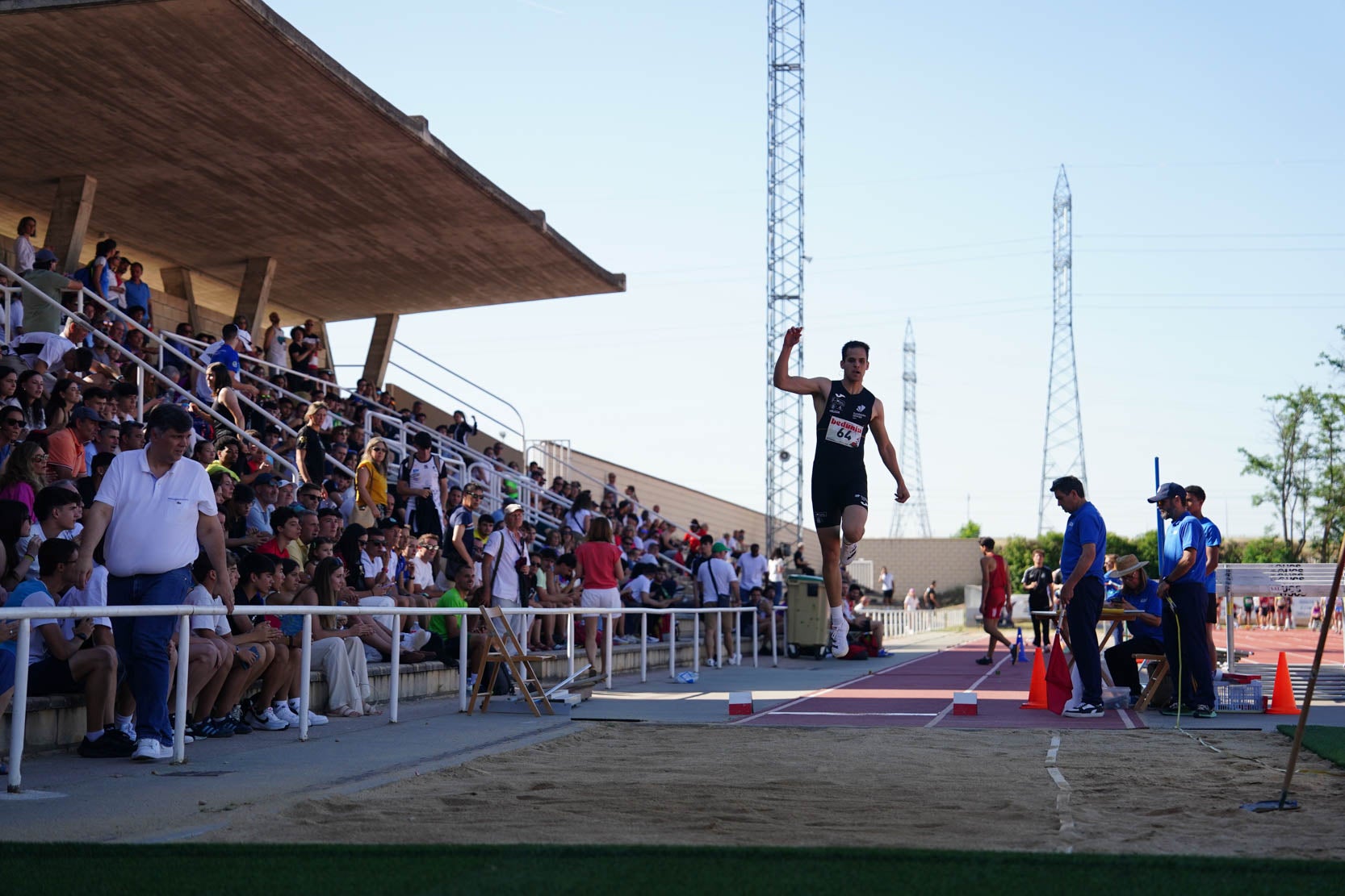 Las mejores imágenes de una gran tarde de atletismo en Las Pistas del Helmántico