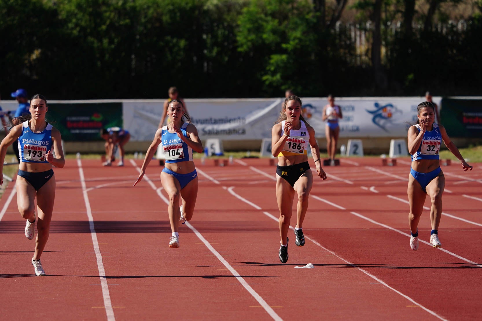 Las mejores imágenes de una gran tarde de atletismo en Las Pistas del Helmántico