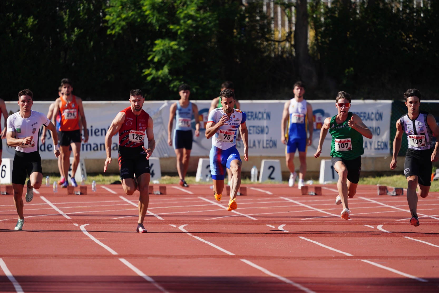 Las mejores imágenes de una gran tarde de atletismo en Las Pistas del Helmántico