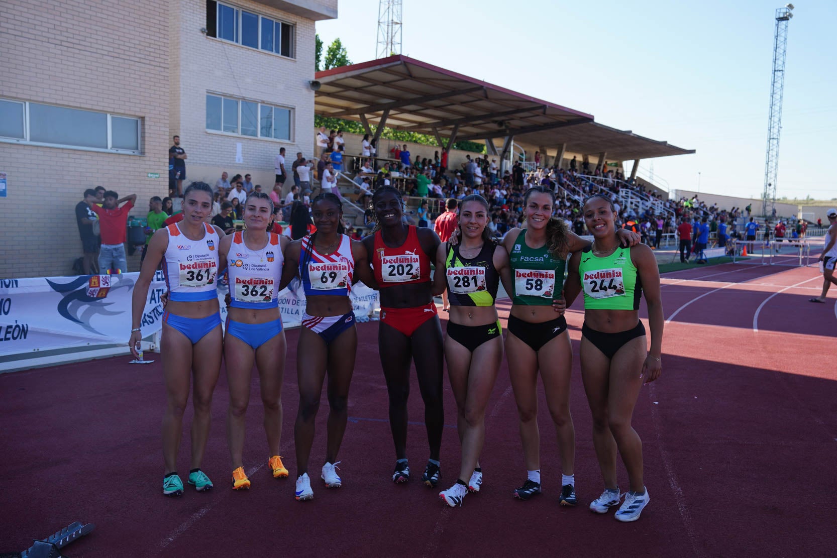 Las mejores imágenes de una gran tarde de atletismo en Las Pistas del Helmántico