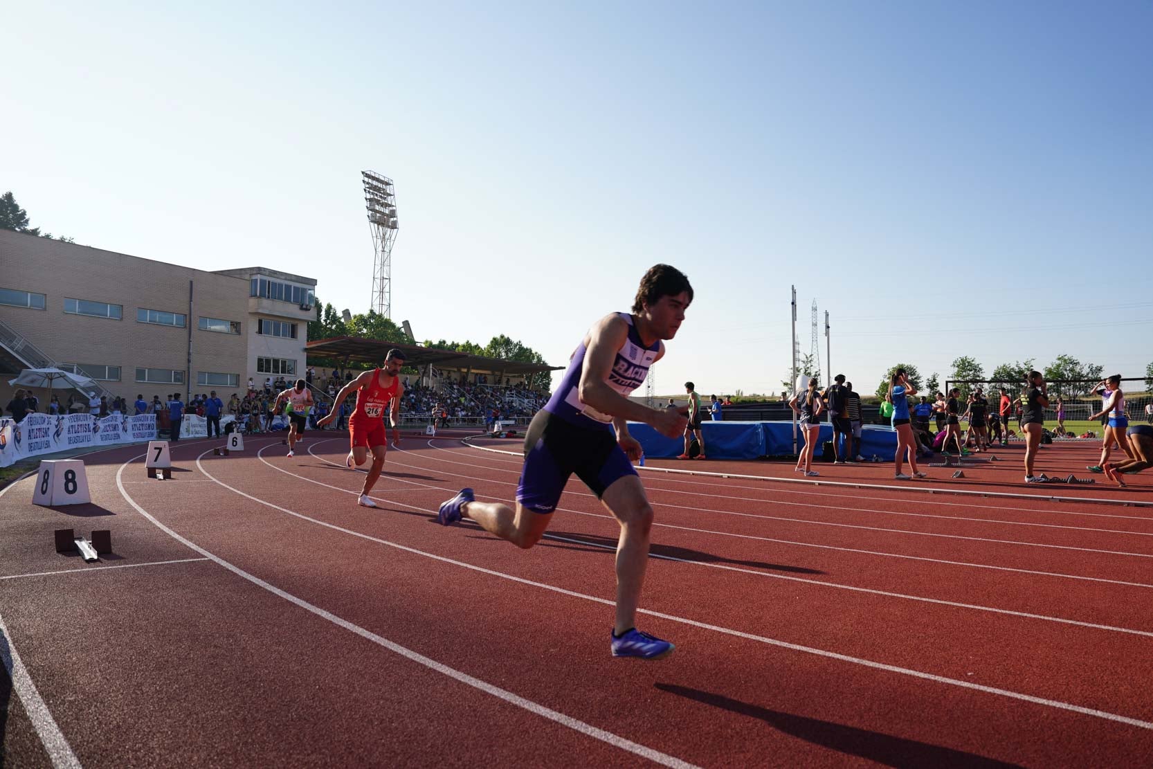 Las mejores imágenes de una gran tarde de atletismo en Las Pistas del Helmántico