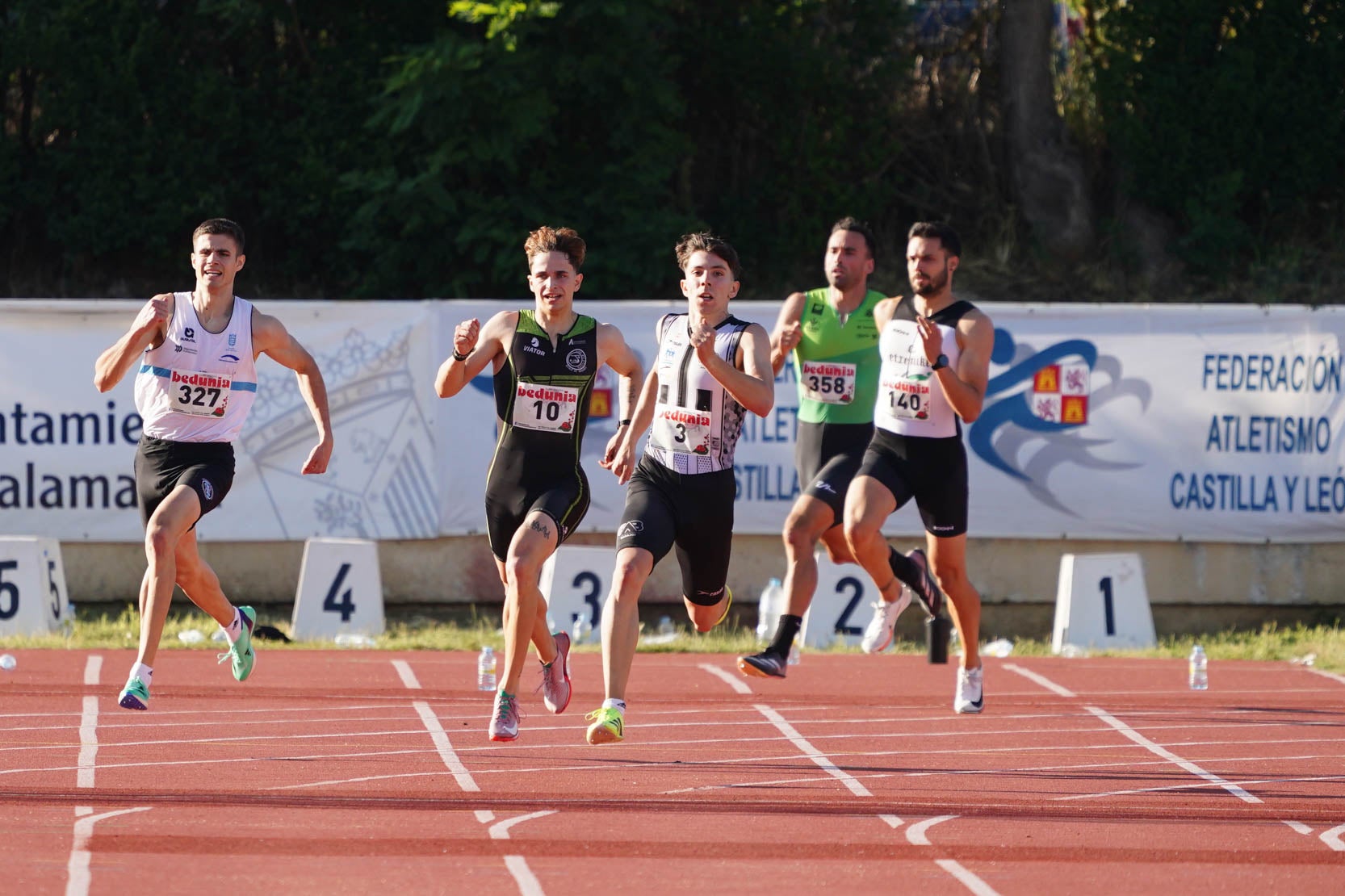 Las mejores imágenes de una gran tarde de atletismo en Las Pistas del Helmántico