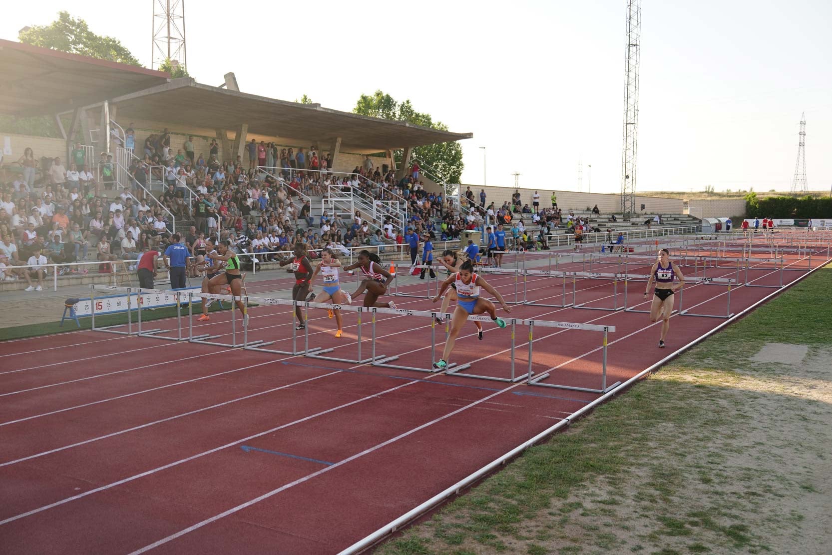 Las mejores imágenes de una gran tarde de atletismo en Las Pistas del Helmántico