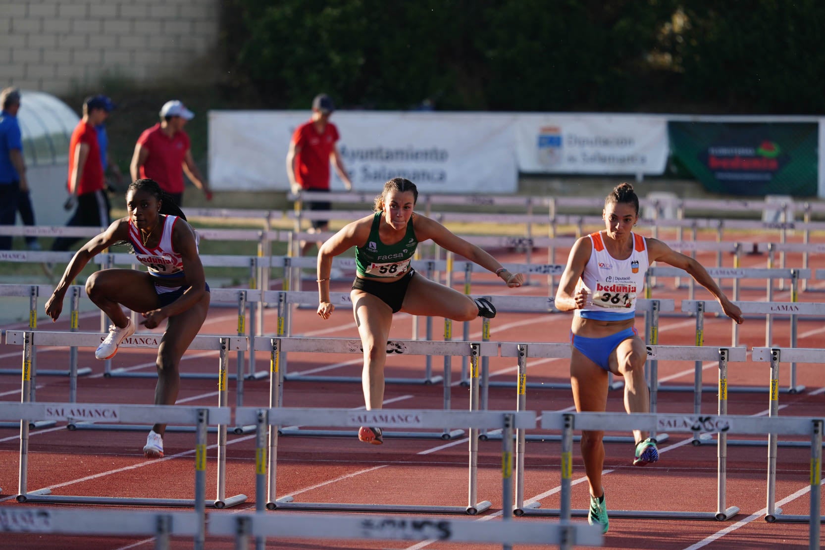 Las mejores imágenes de una gran tarde de atletismo en Las Pistas del Helmántico