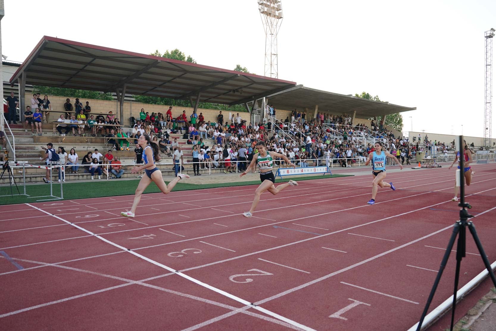 Las mejores imágenes de una gran tarde de atletismo en Las Pistas del Helmántico