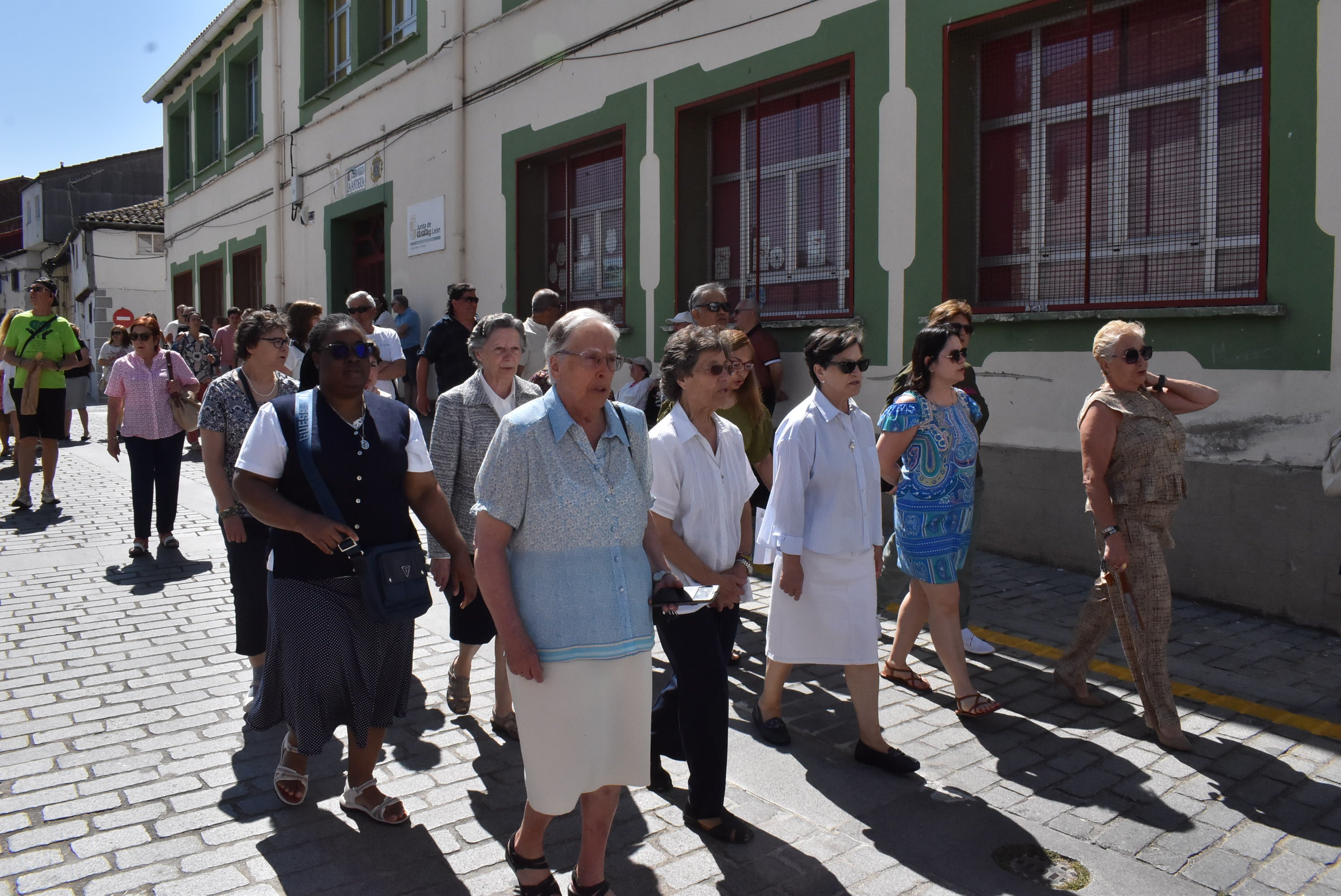 Béjar acompaña La Antigua en la procesión de la Virgen en el Domingo de Pentecostés