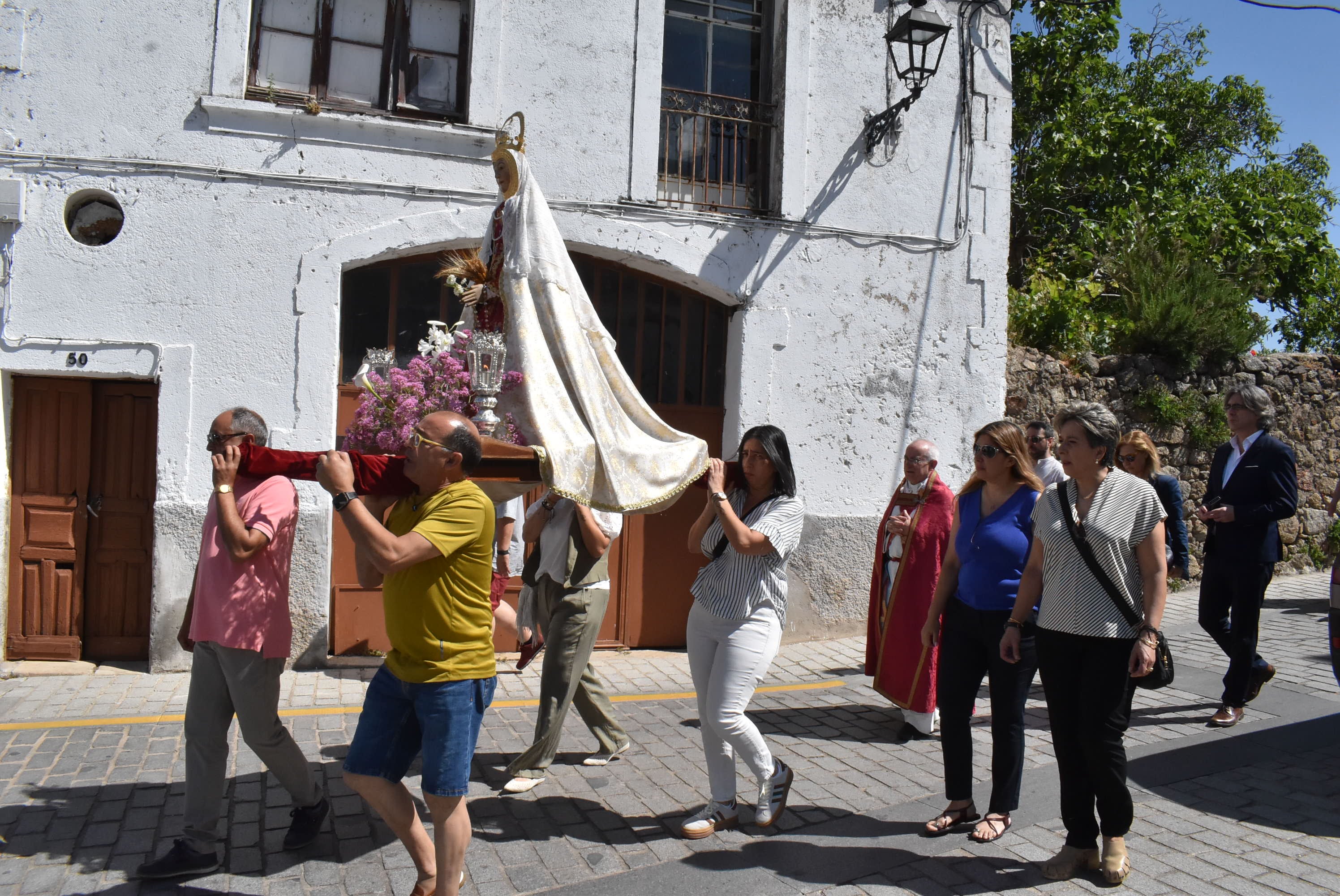 Béjar acompaña La Antigua en la procesión de la Virgen en el Domingo de Pentecostés