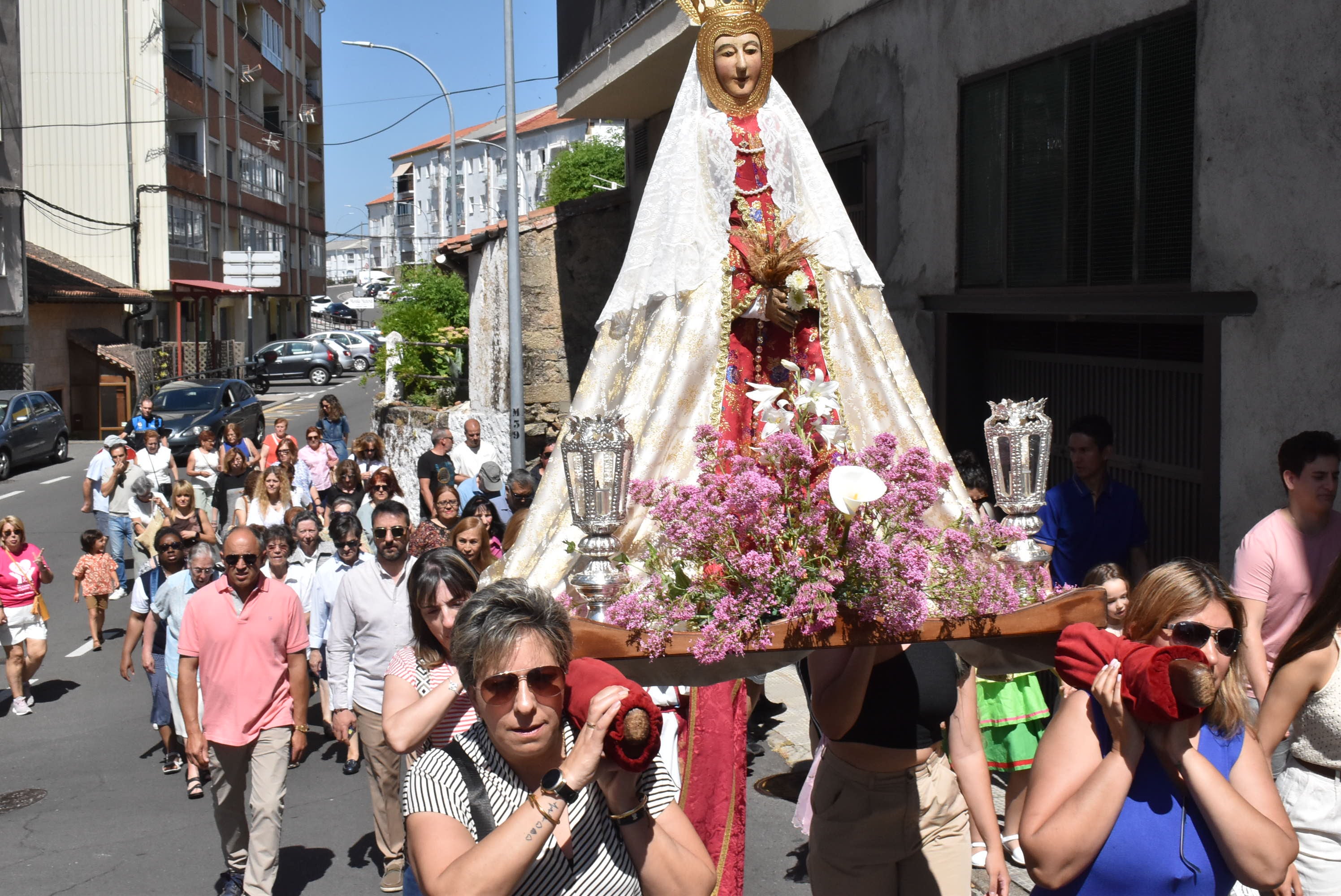 Béjar acompaña La Antigua en la procesión de la Virgen en el Domingo de Pentecostés