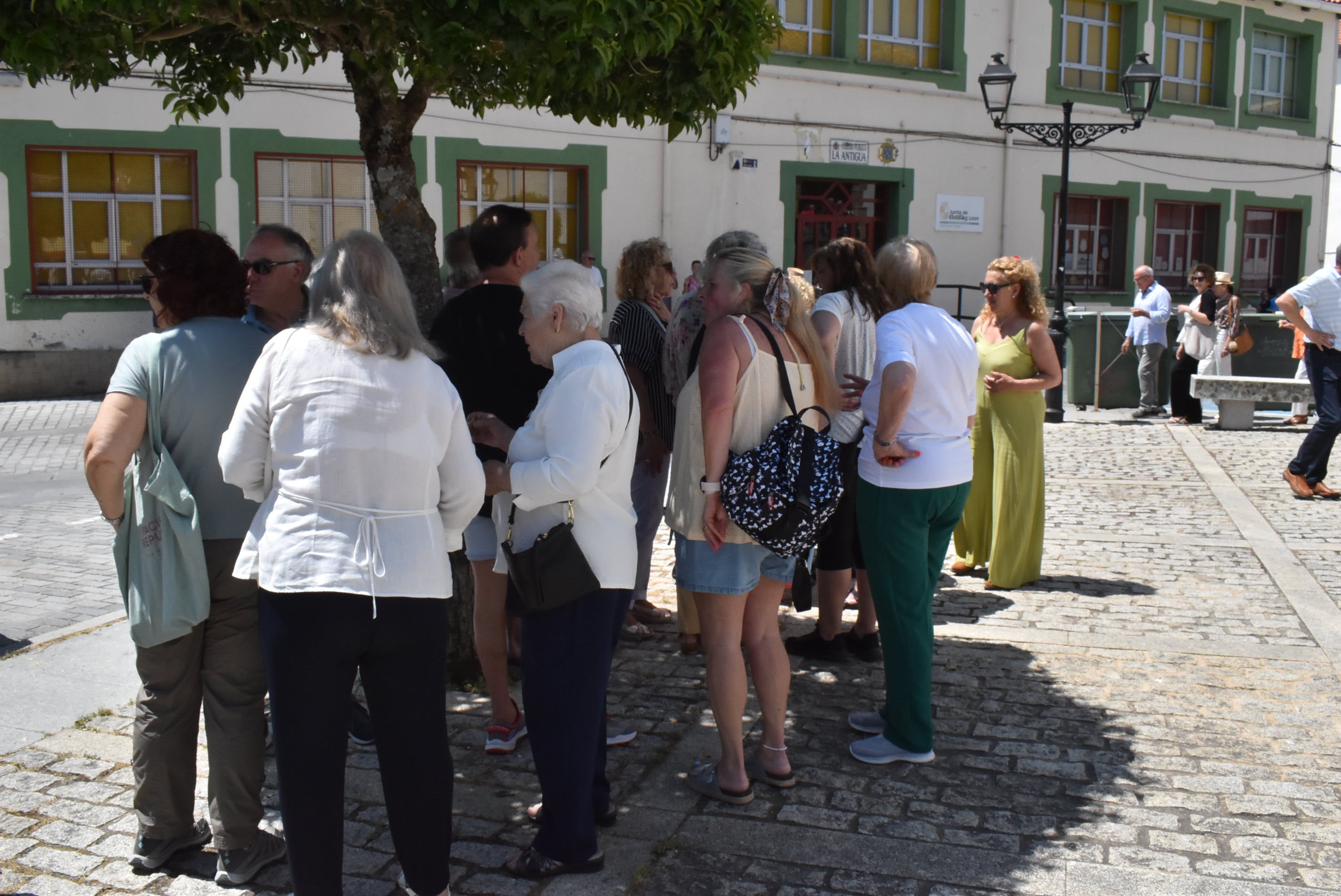 Béjar acompaña La Antigua en la procesión de la Virgen en el Domingo de Pentecostés