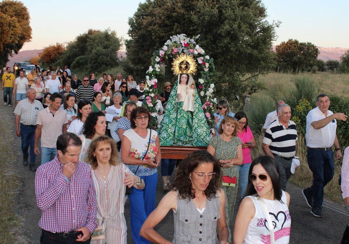 Valdefuentes de Sangusín recibe a la Virgen del Carrascal