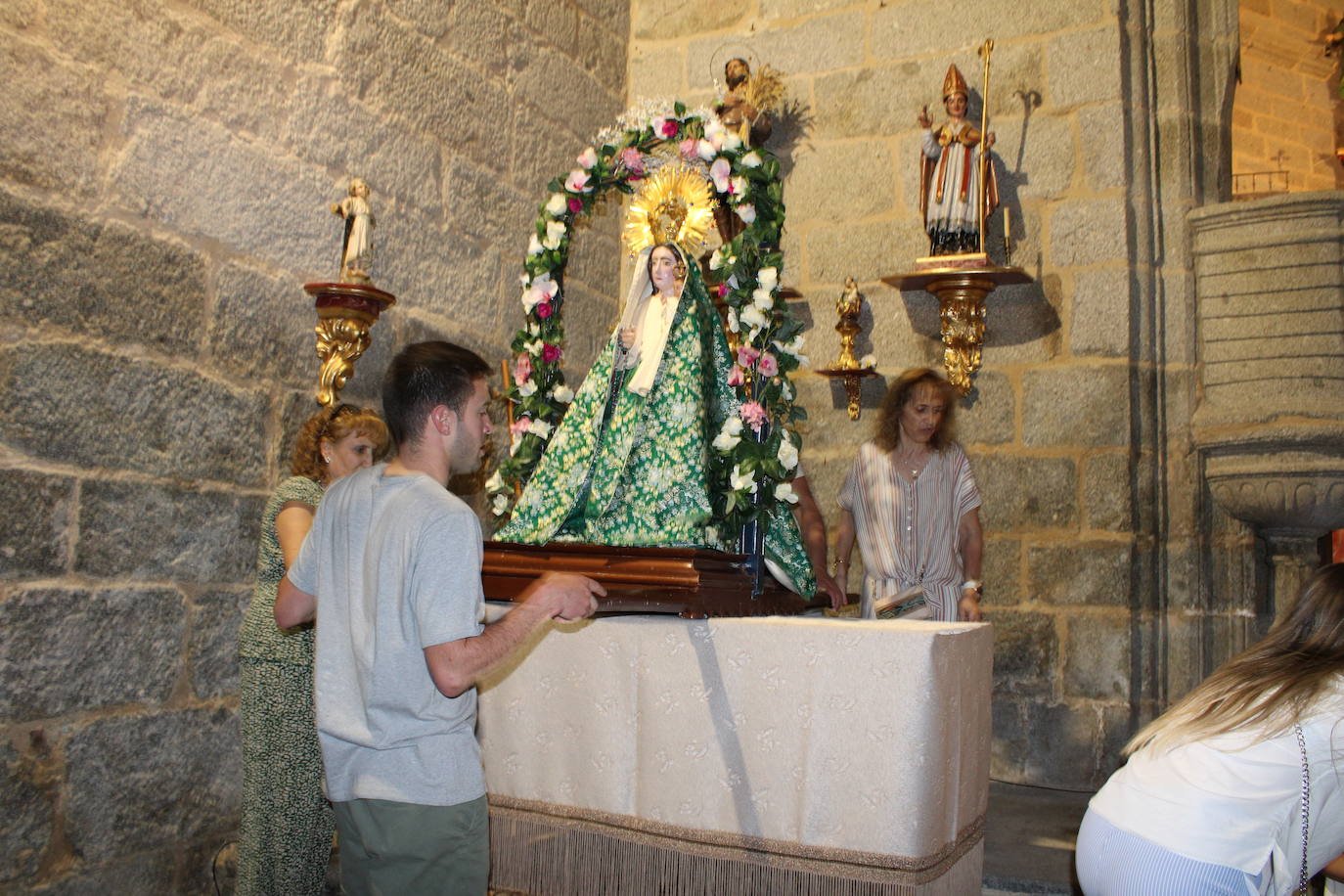 Valdefuentes de Sangusín recibe a la Virgen del Carrascal