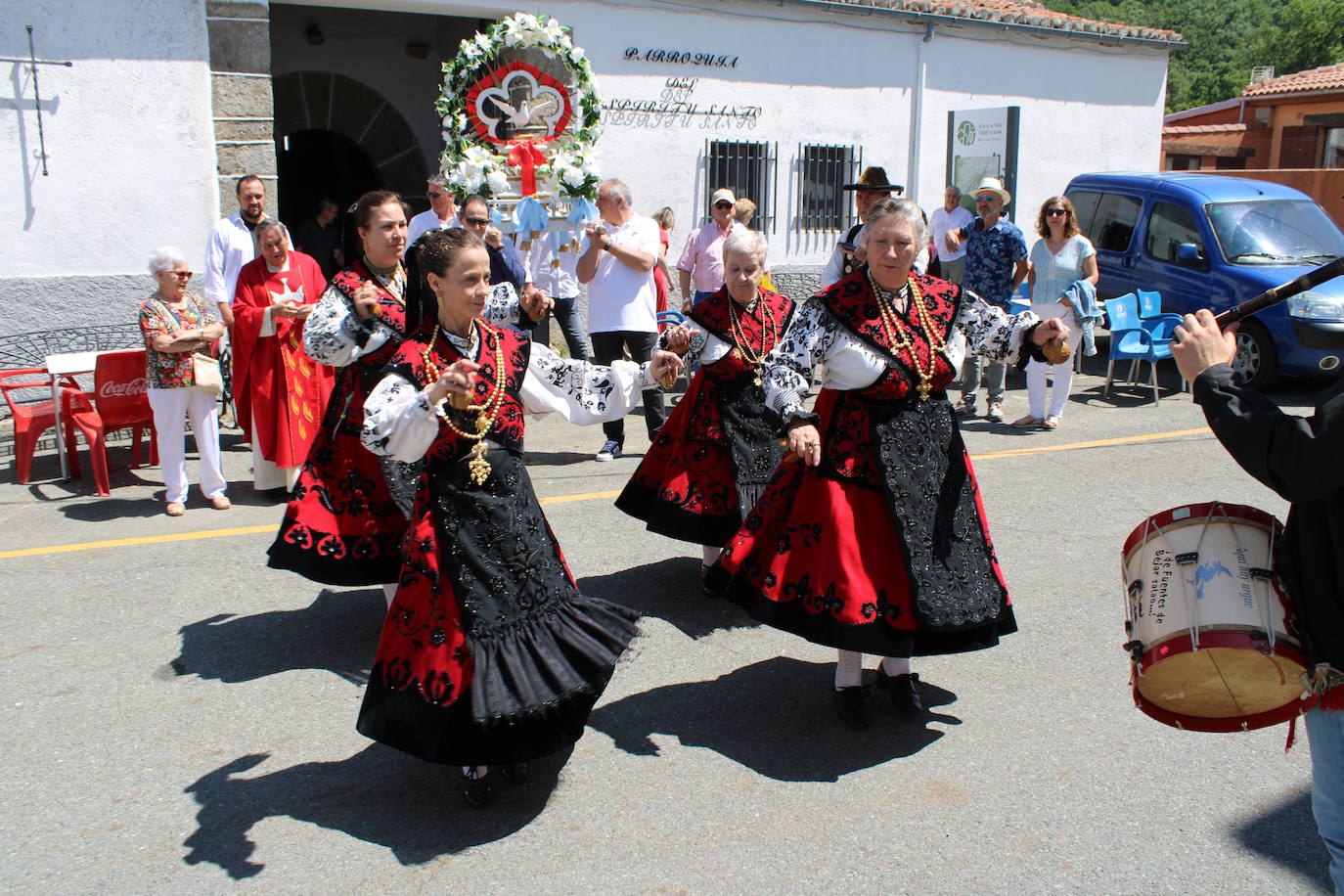 La Hoya honra al Espíritu Santo