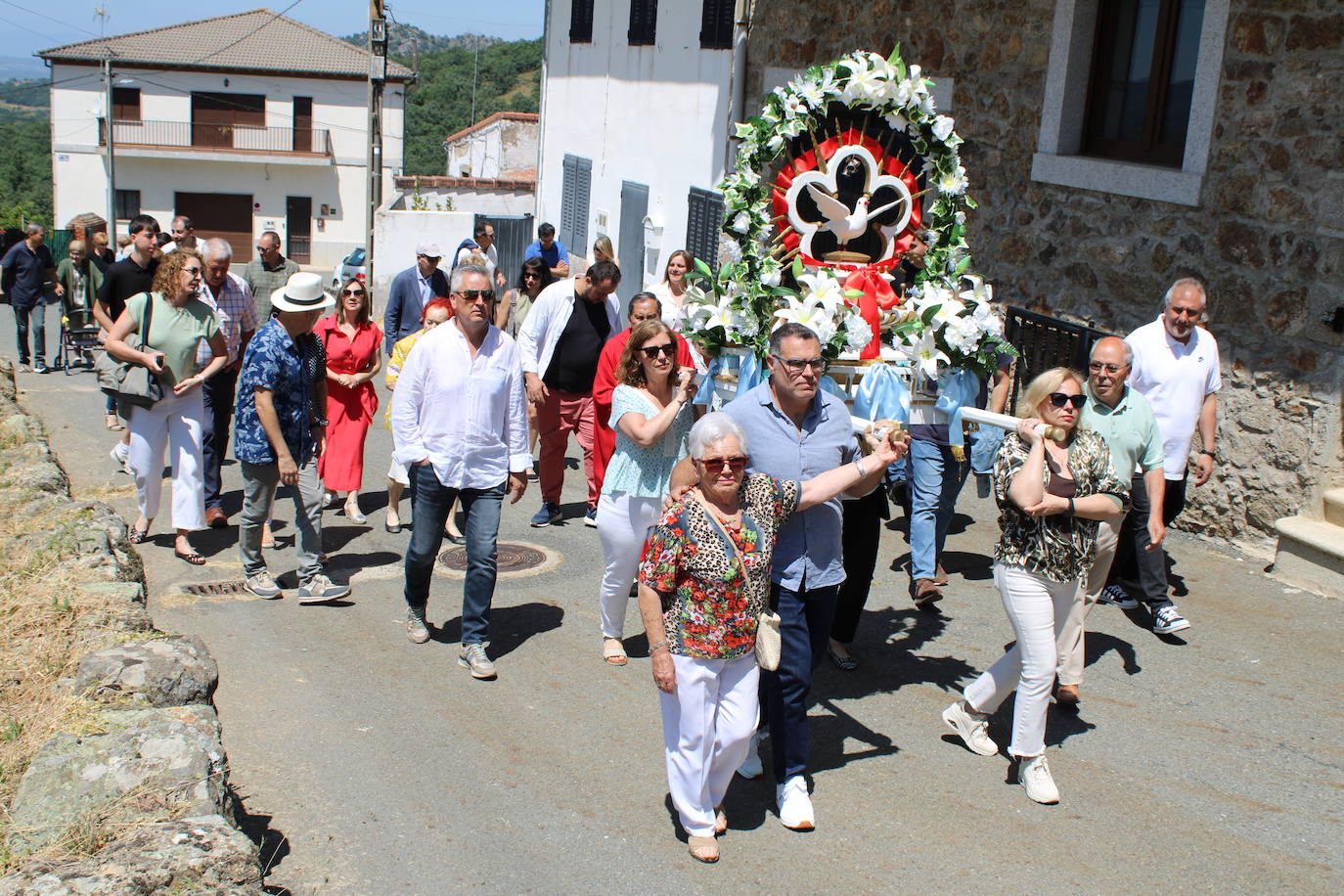 La Hoya honra al Espíritu Santo