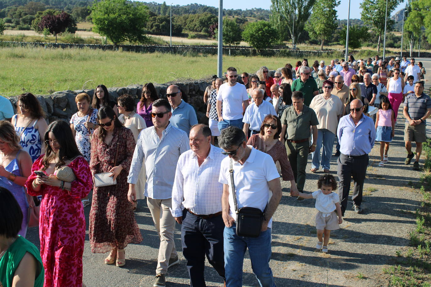 Los fieles acompañan a la Virgen de Valparaíso en Santibáñez de Béjar
