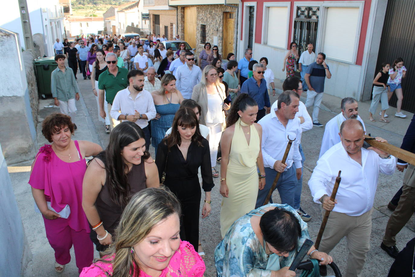 Los fieles acompañan a la Virgen de Valparaíso en Santibáñez de Béjar