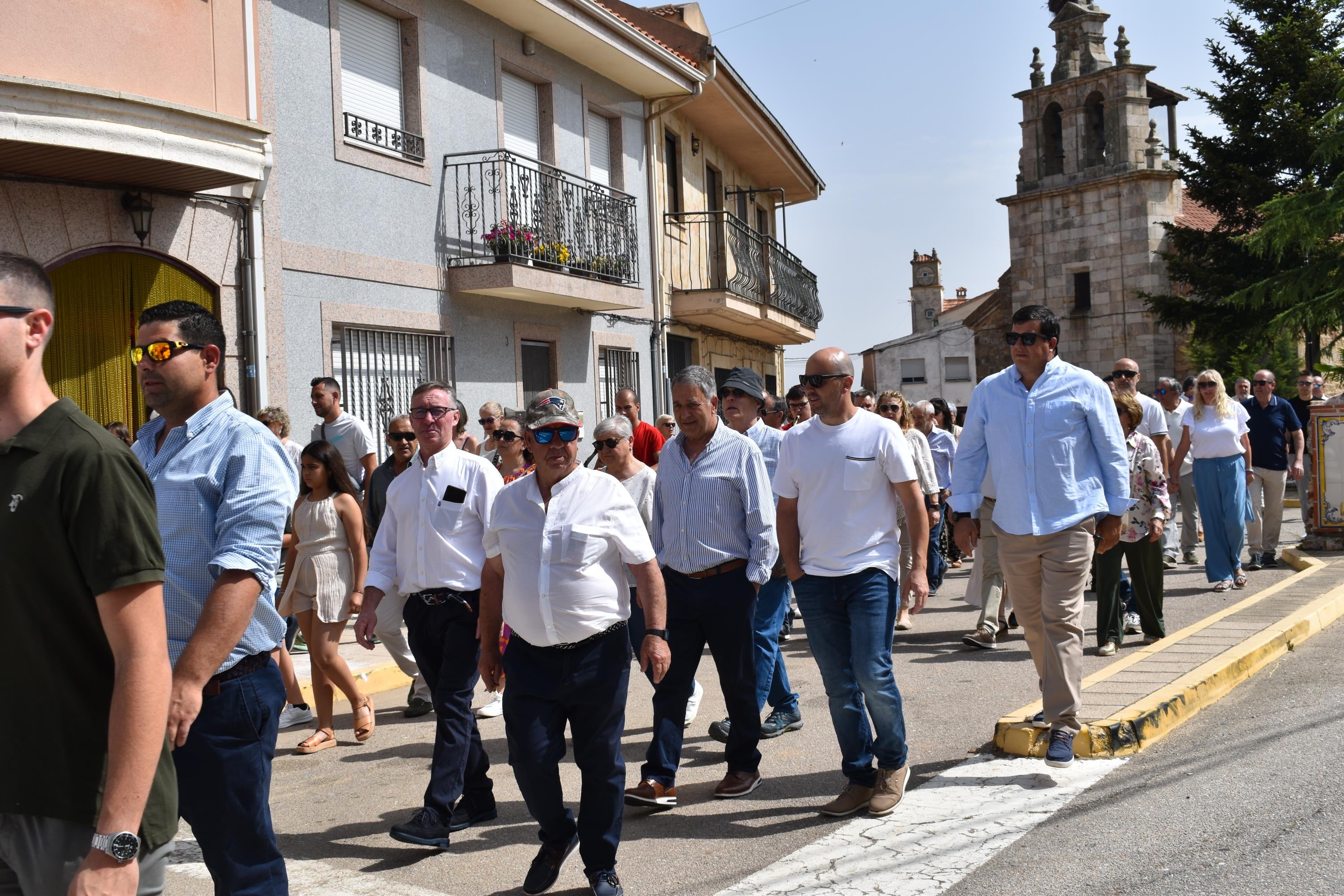 Calvarrasa de Arriba honra a la Virgen de la Peña en su paseo hacia la ermita del siglo XVII