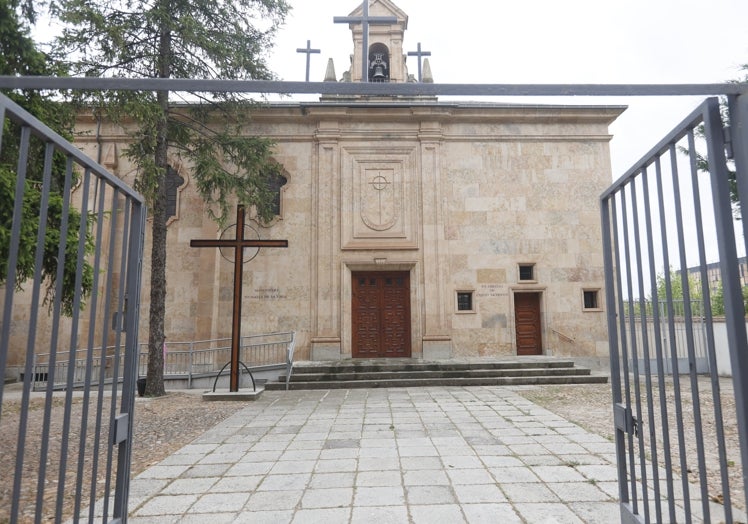 Exterior del convento de Santa María de la Vega, en la avenida de Los Maristas.