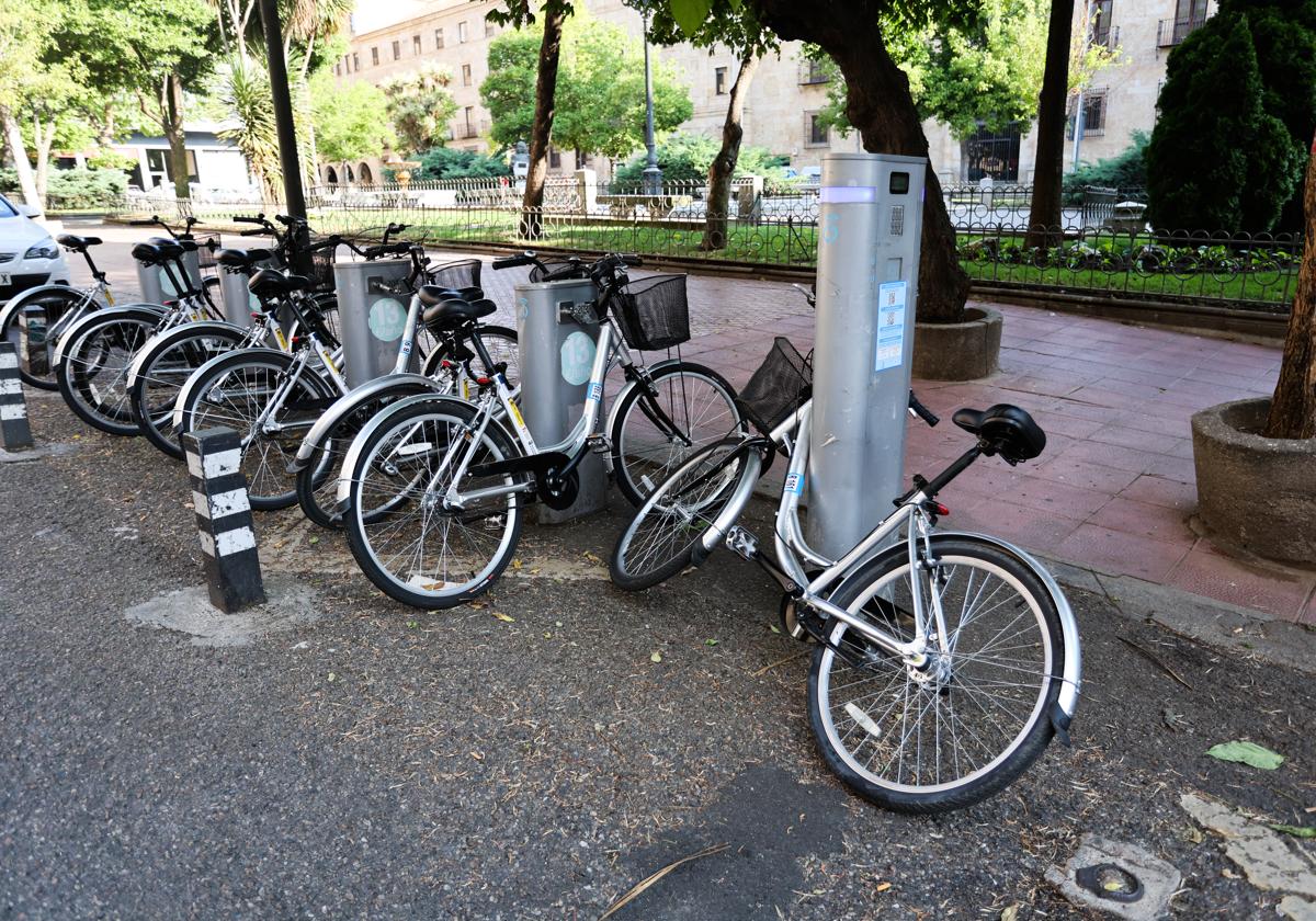 La bici tirada de mala manera