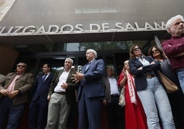 Concentración de jueces y fiscales, a las puertas de los juzgados de Colón.