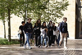 Estudiantes de Bachillerato en unas jornadas de puertas abiertas de la Universidad.