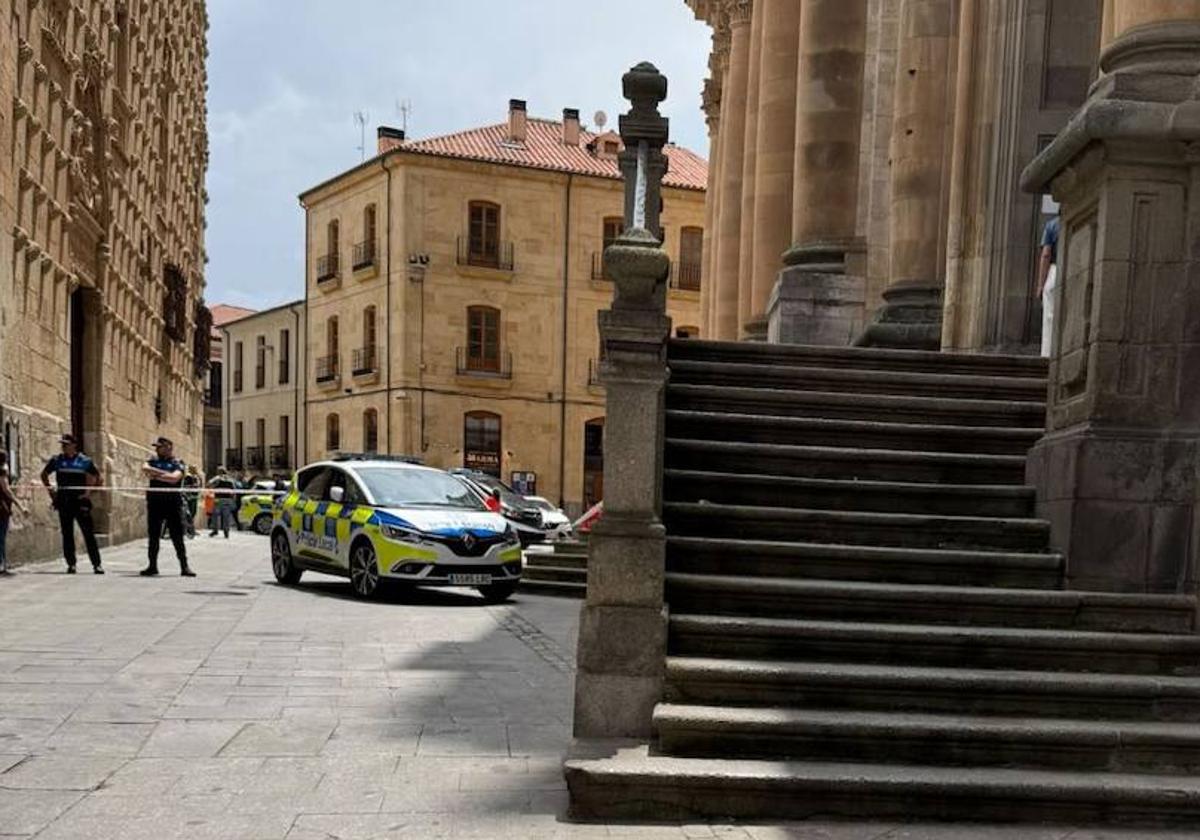 Varias patrullas de la Policía en el lugar del suceso.
