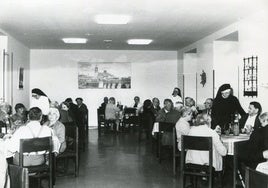Atención de las Hermanitas de los Pobres en los años 80.