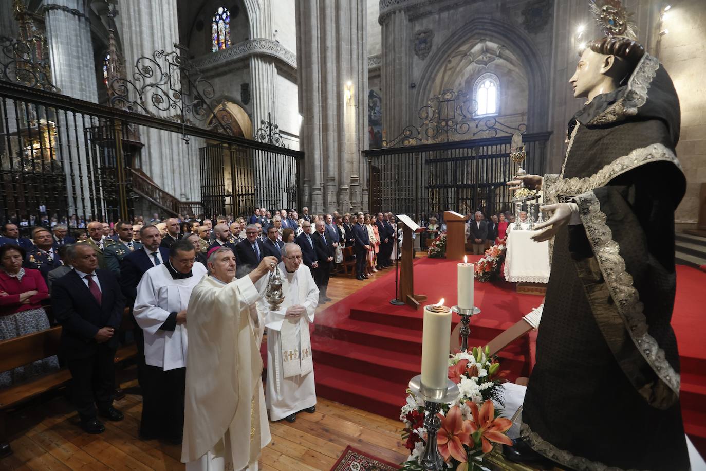 La Catedral acoge la tradicional y emotiva misa en honor a San Juan de Sahagún