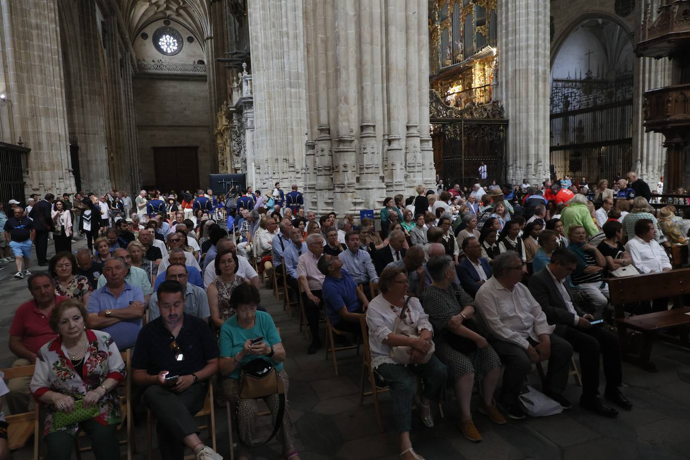 La Catedral acoge la tradicional y emotiva misa en honor a San Juan de Sahagún