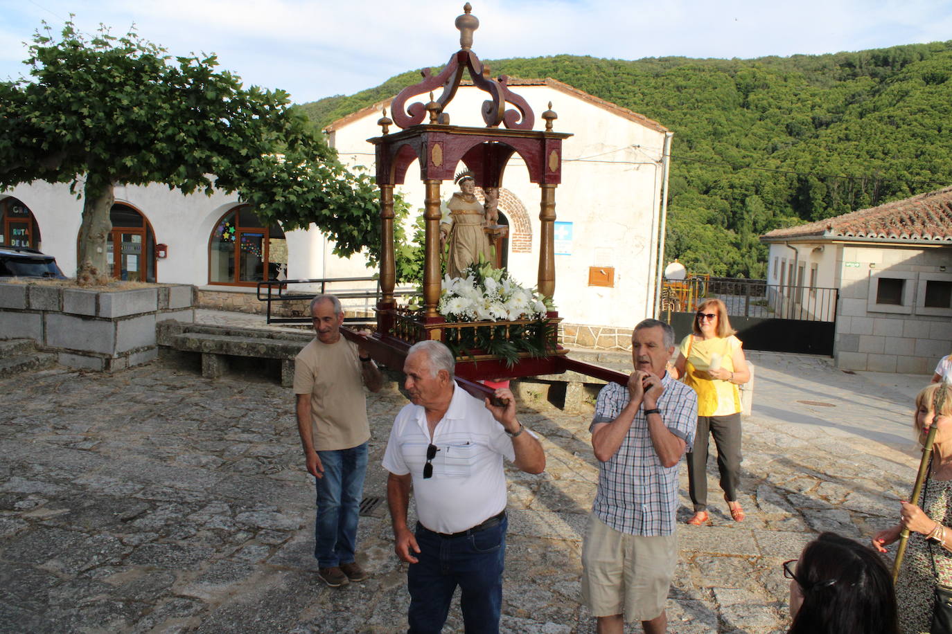 Montemayor del Río acompaña a San Antonio en la víspera de su fiesta