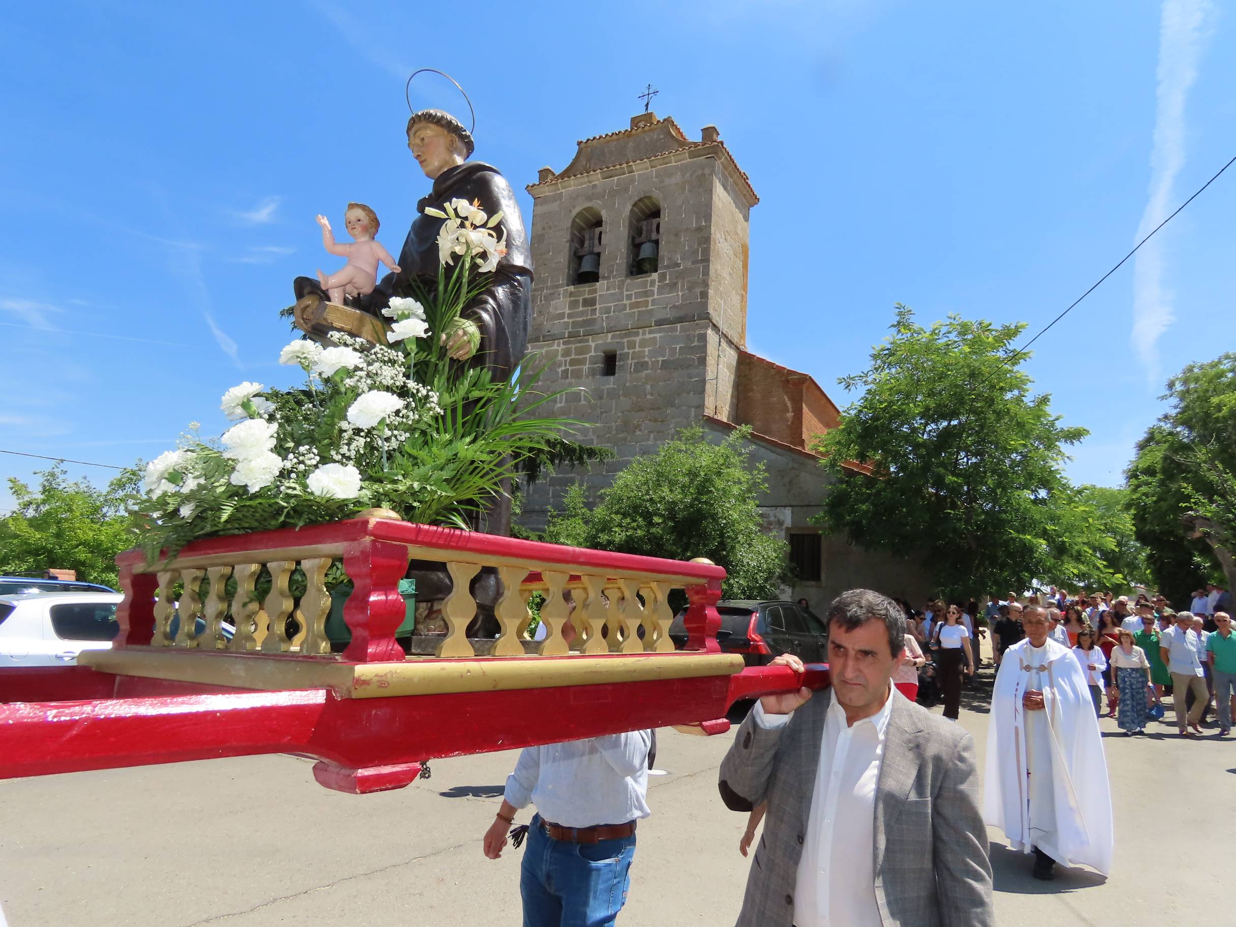 Alegría en Nava de Sotrobal en honor a San Antonio