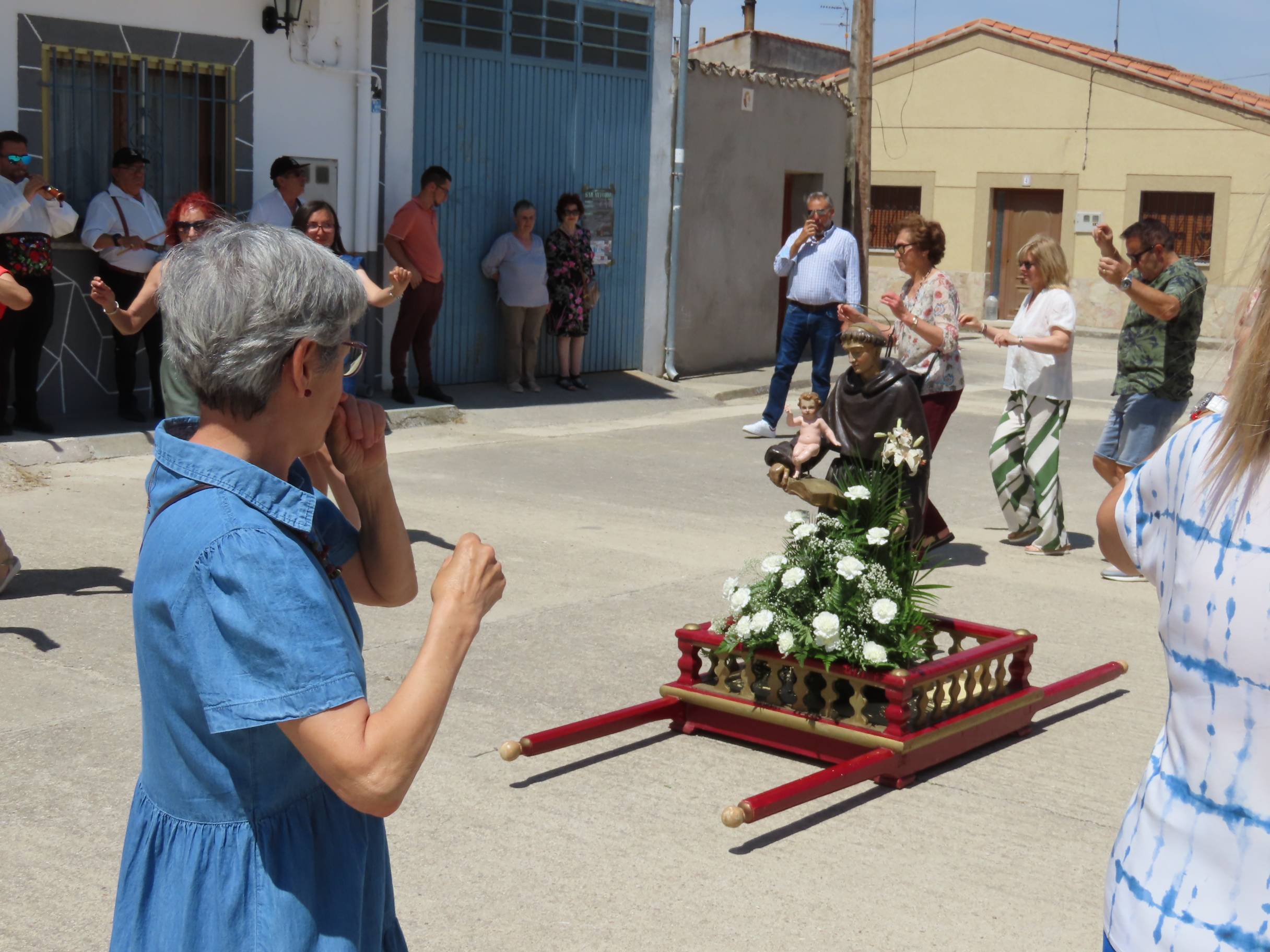 Alegría en Nava de Sotrobal en honor a San Antonio