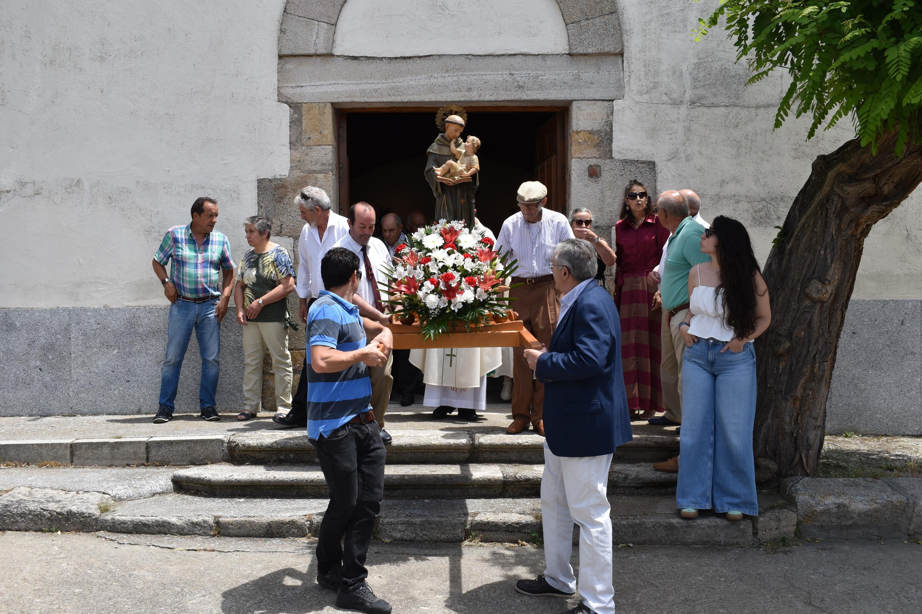 Sones charros y procesión en honor al patrón en Beleña