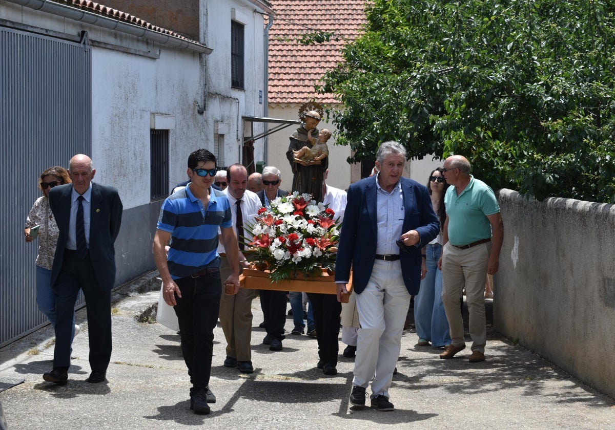 Sones charros y procesión en honor al patrón en Beleña