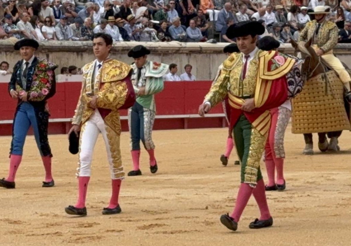 Marco Pérez y Morante de la Puebla en el paseíllo del viernes en Nimes.