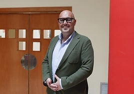 David Alonso Mata en el interior de la redacción de LA GACETA.