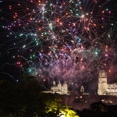 El espectáculo pirotécnico 'València, Foc I Passió', con motivo de los festejos en honor a San Juan de Sahagún, ilumina el cielo salmantino.