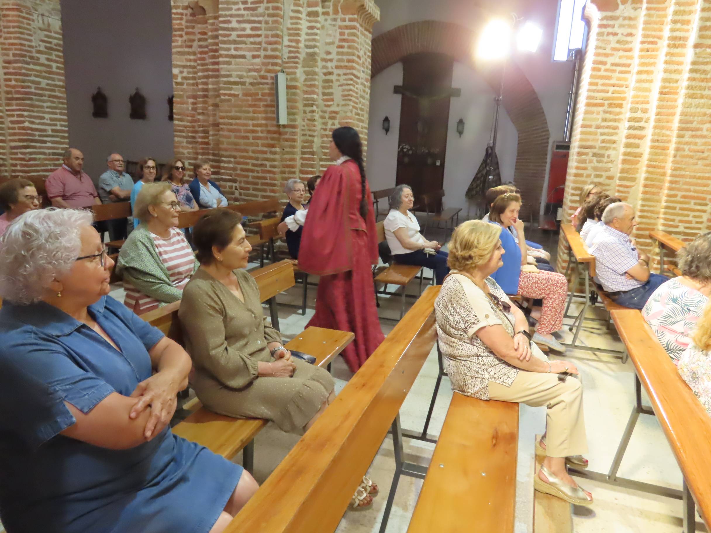 ‘Arcos y Ecos’ llena de vida escénica el templo mudéjar de Paradinas