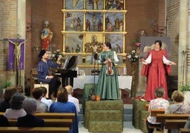 Puesta en escena de 'Arcos y Ecos' en la iglesia de Paradinas