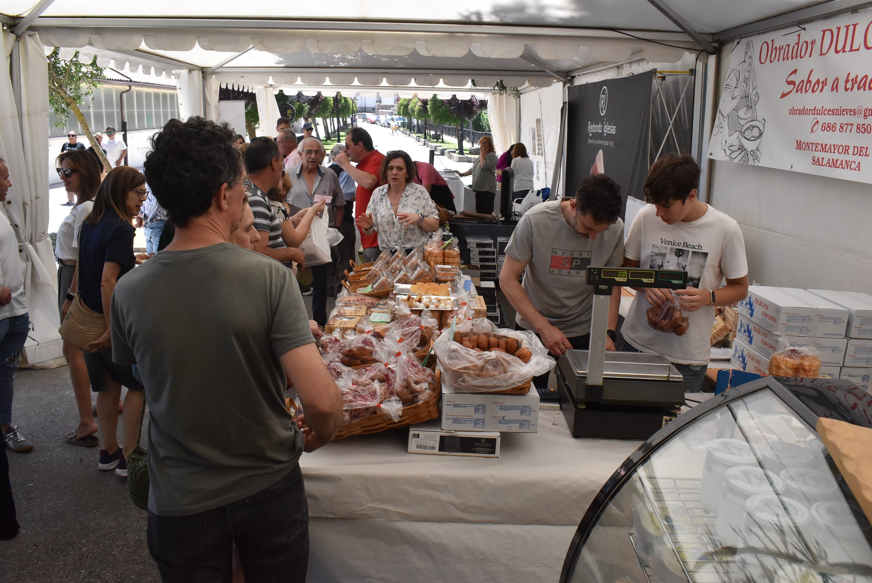 Primera feria agroalimentaria en Candelario para rendir homenaje a su tradición chacinera