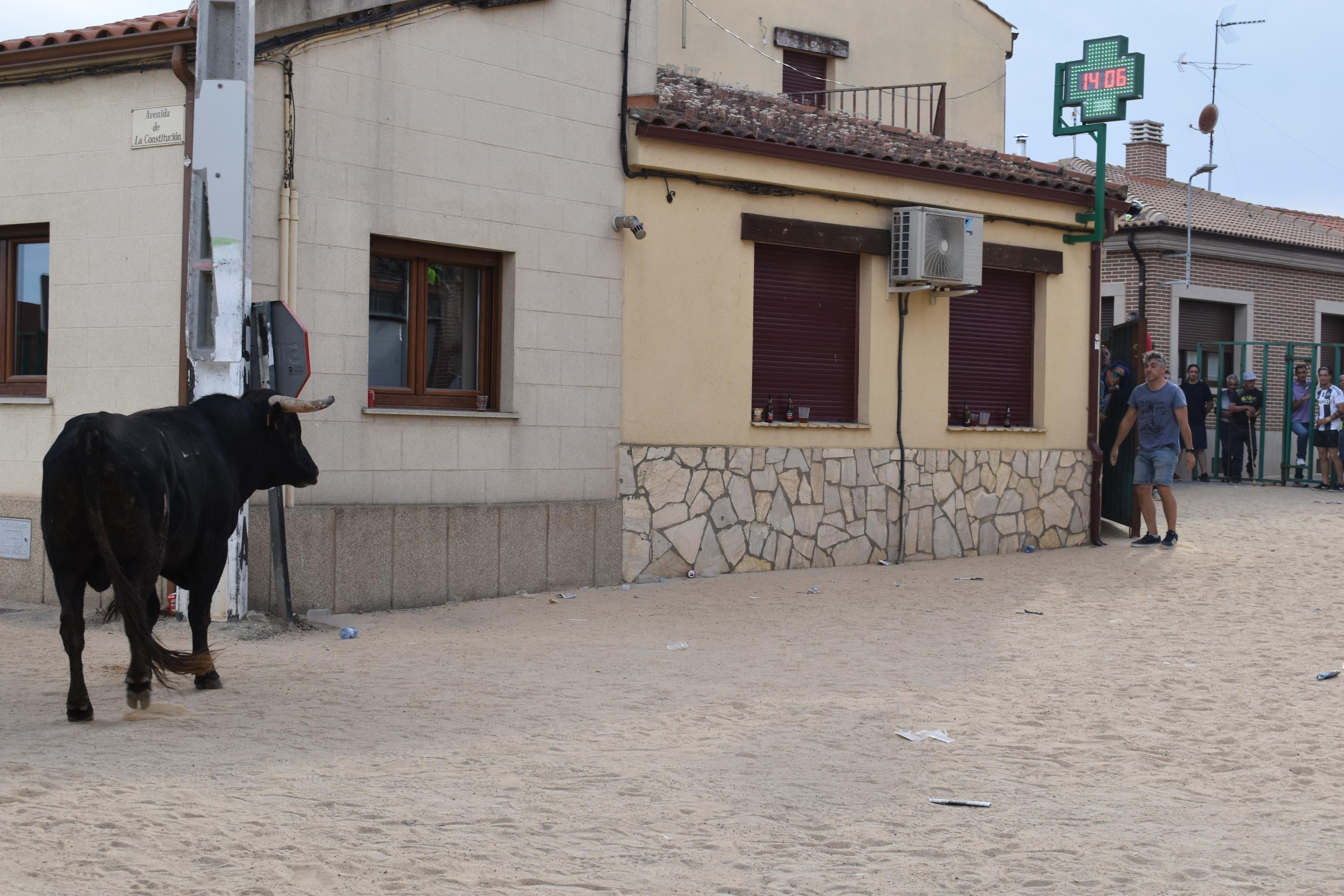 Pasión taurina en Topas antes de cerrar las fiestas en honor a San Antonio