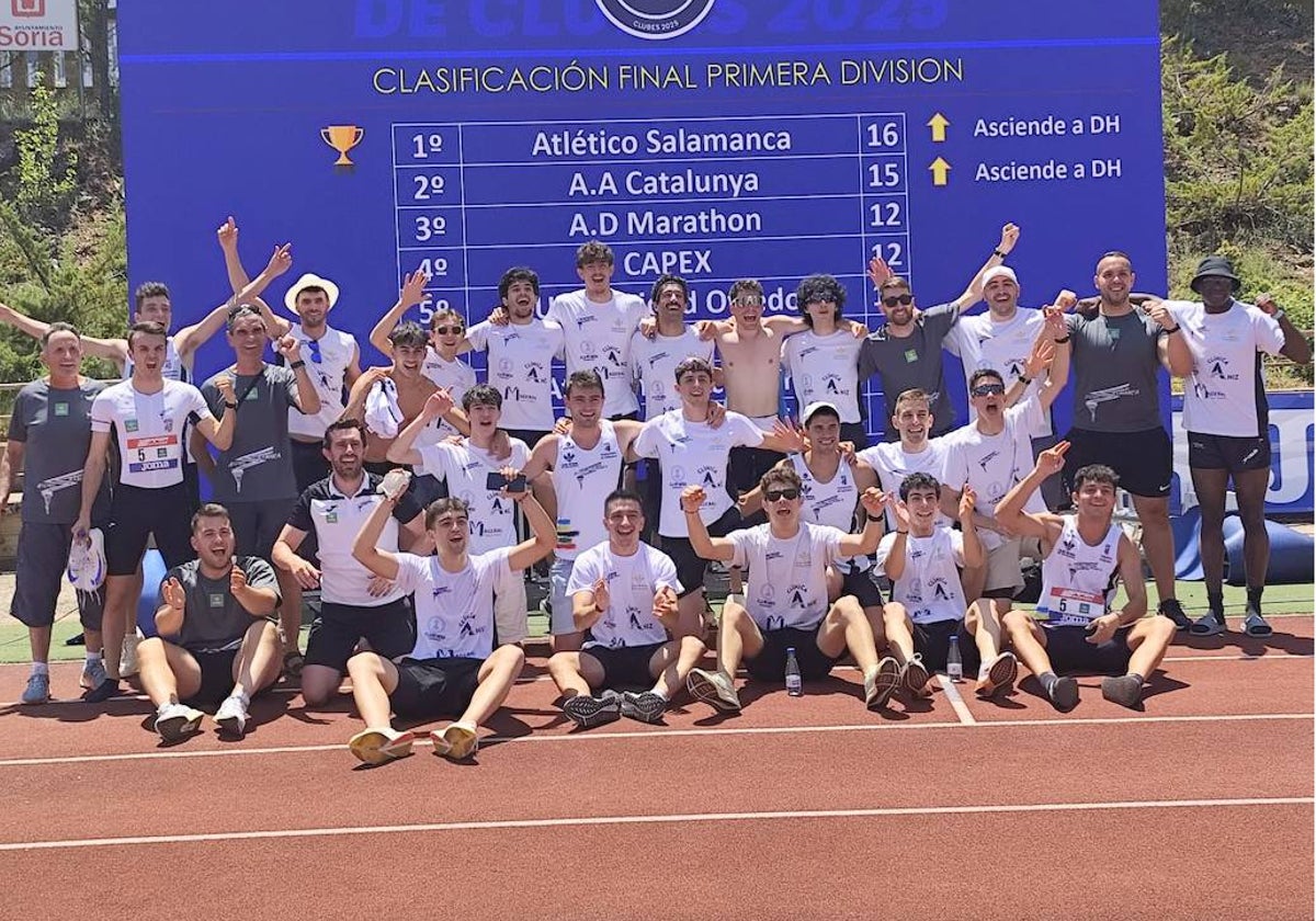 El Atlético Salamanca-Caja Rural celebra el ascenso a División de Honor.