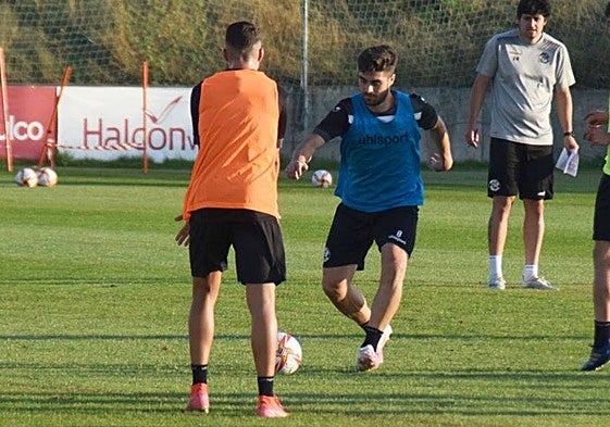El salmantino 'Juanan' del Álamo, durante una sesión de entrenamiento defendiendo los colores del Zamora.