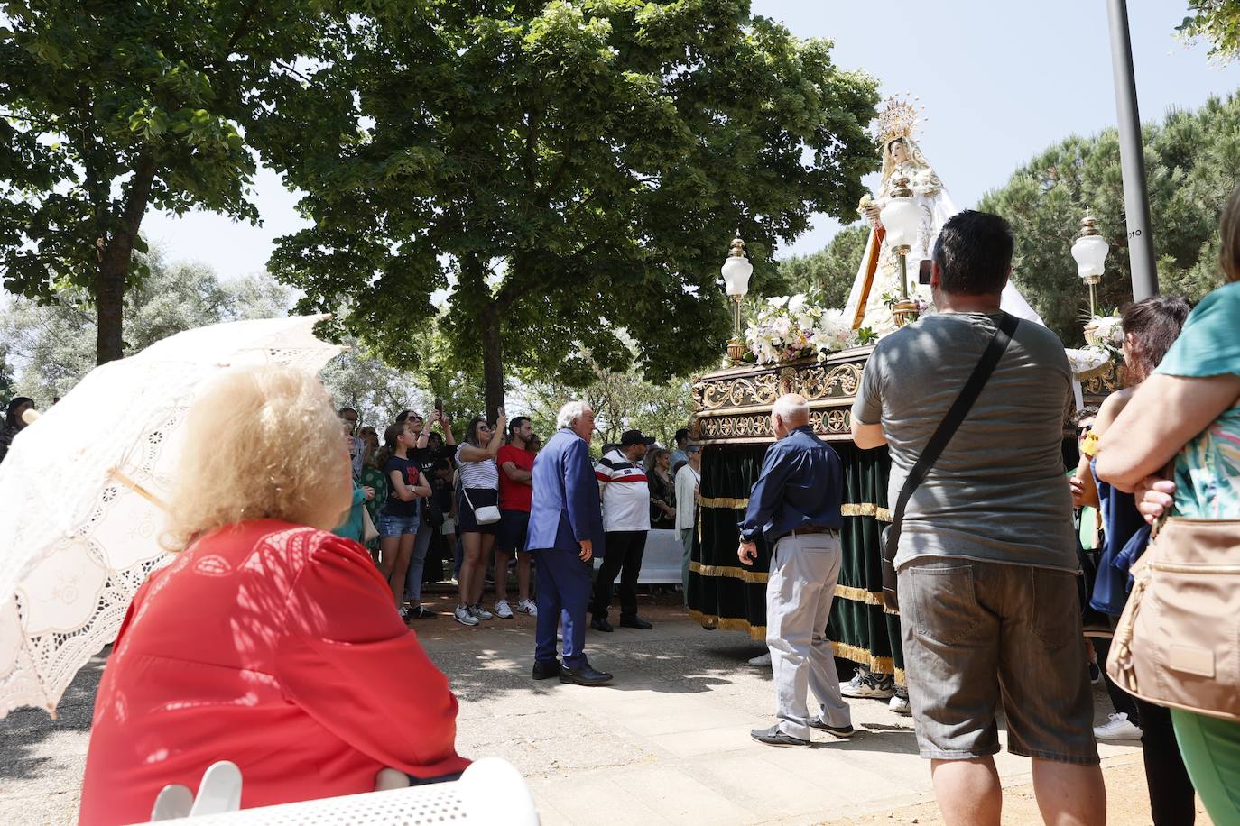 Tejares rinde homenaje a su virgen